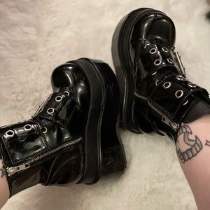 Demonia Bear 104- Womens size 8